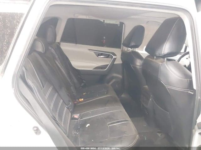 2019 TOYOTA RAV4 XLE 8