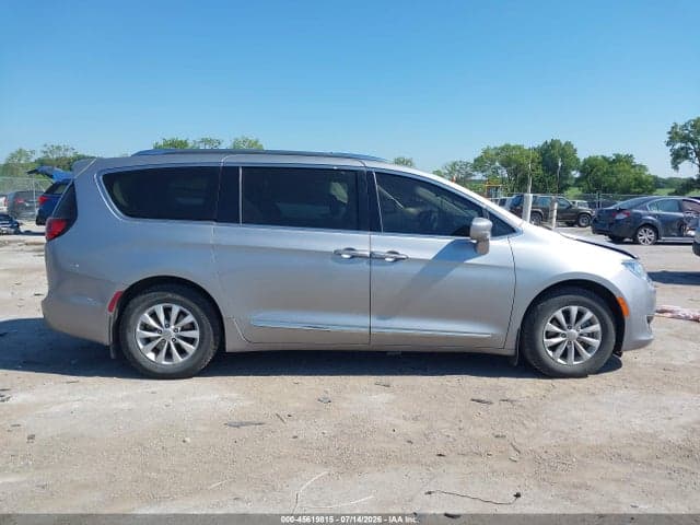 2019 CHRYSLER PACIFICA TOURING L 13