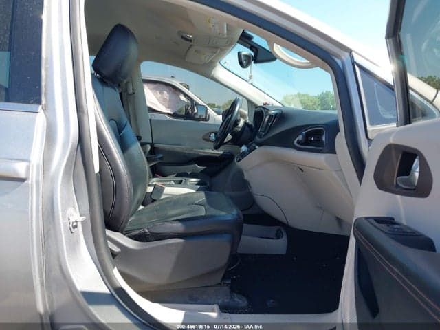 2019 CHRYSLER PACIFICA TOURING L 5