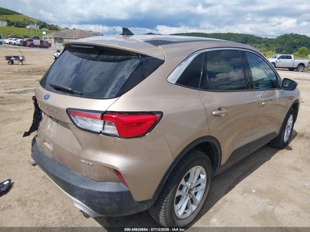 2021 FORD ESCAPE SE 4