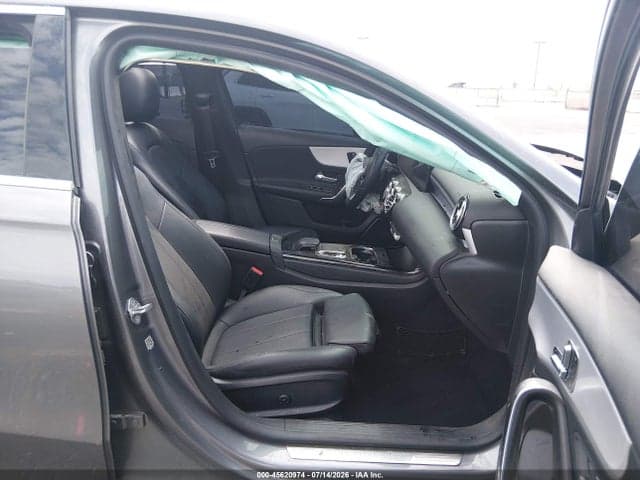 2020 MERCEDES-BENZ A 220 5