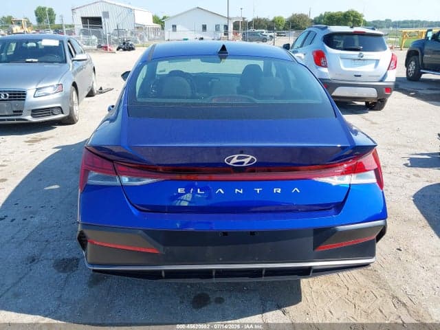 2024 HYUNDAI ELANTRA SEL 17