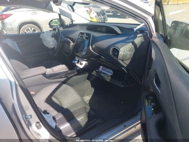 2018 TOYOTA PRIUS THREE 5