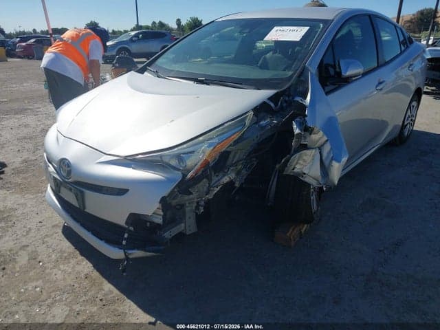 2018 TOYOTA PRIUS THREE 6