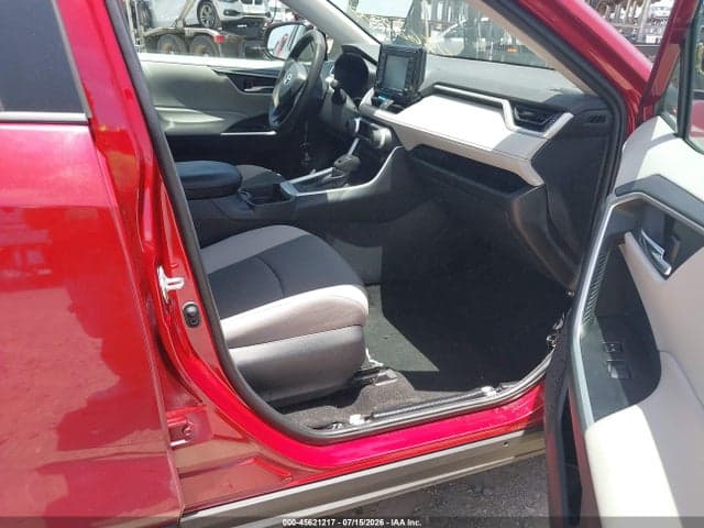 2020 TOYOTA RAV4 XLE 5