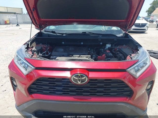 2020 TOYOTA RAV4 XLE 10