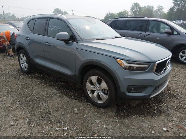 2022 VOLVO XC40 T5 MOMENTUM