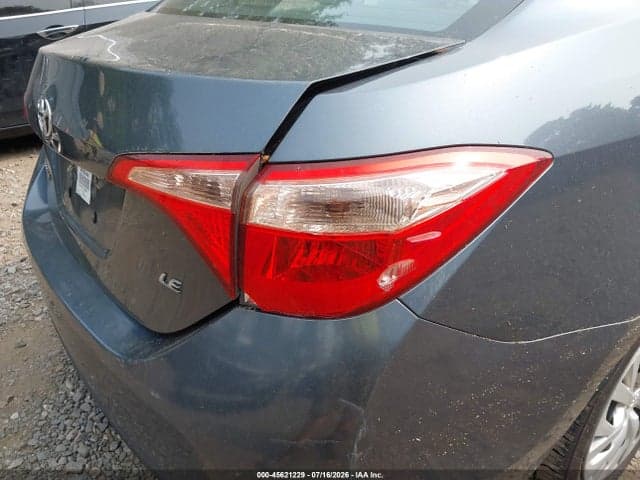 2018 TOYOTA COROLLA LE 12