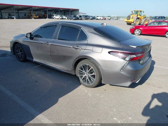 2021 TOYOTA CAMRY SE 3