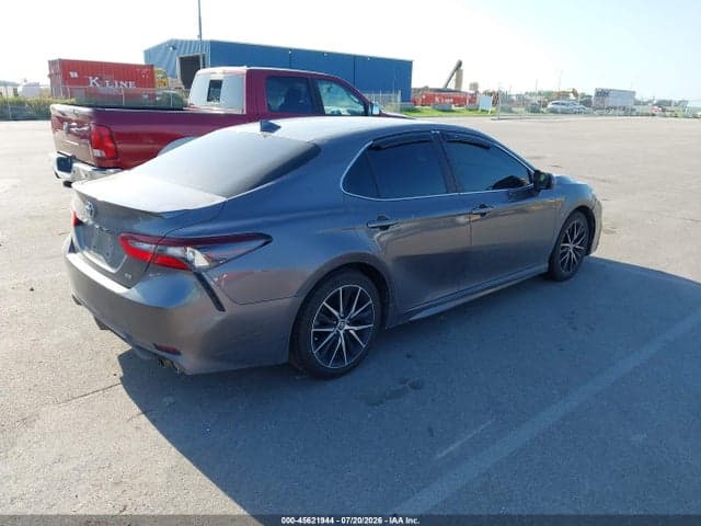 2021 TOYOTA CAMRY SE 4