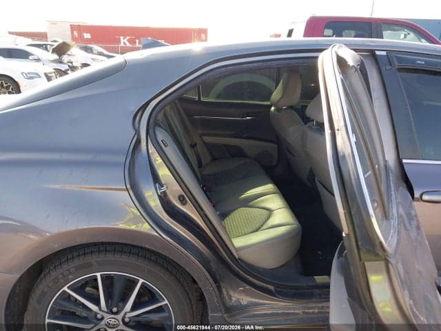 2021 TOYOTA CAMRY SE 8