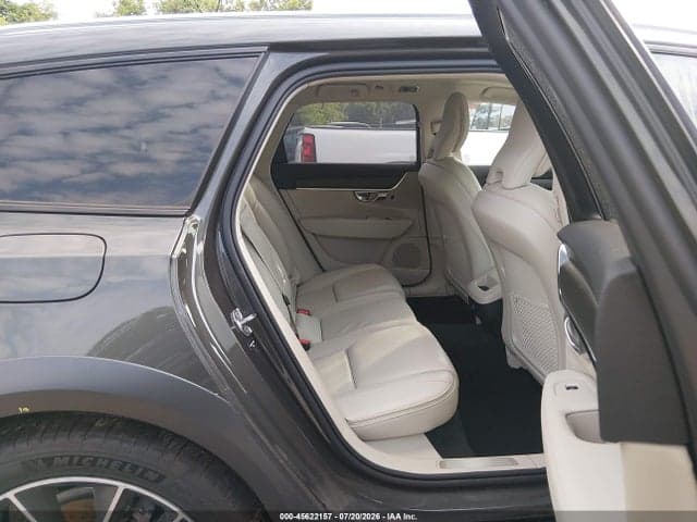 2020 VOLVO V90 CROSS COUNTRY T6 8