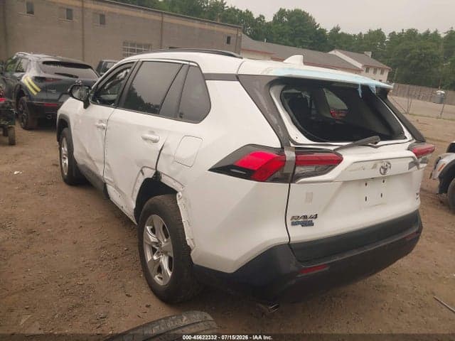 2020 TOYOTA RAV4 XLE 3