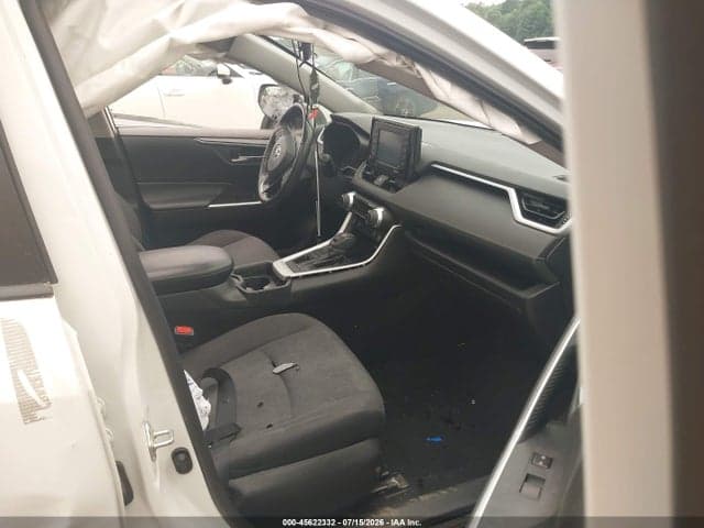 2020 TOYOTA RAV4 XLE 5