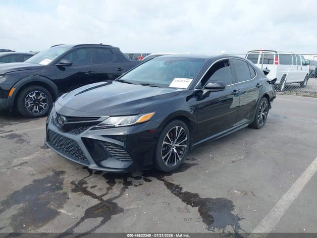 2018 TOYOTA CAMRY SE 2