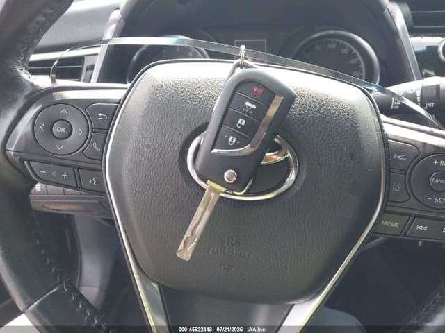 2018 TOYOTA CAMRY SE 11