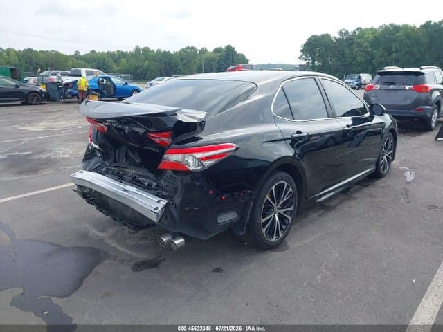 2018 TOYOTA CAMRY SE 4
