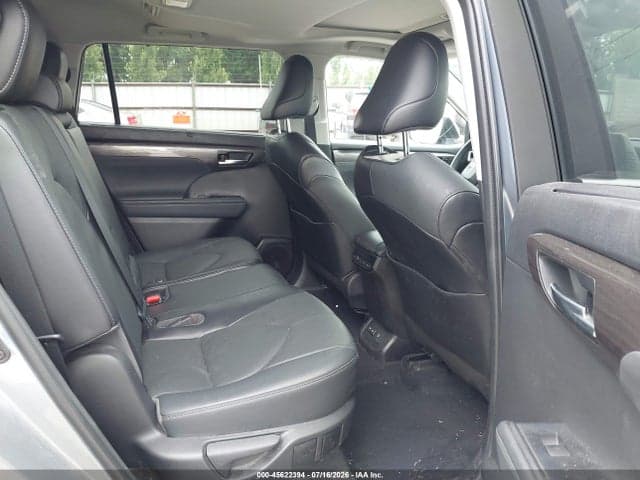 2022 TOYOTA HIGHLANDER LIMITED 8