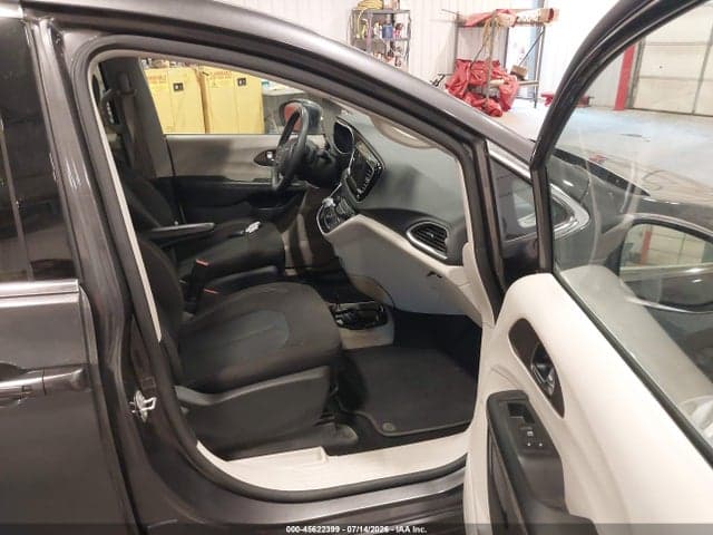 2022 CHRYSLER VOYAGER LX 5