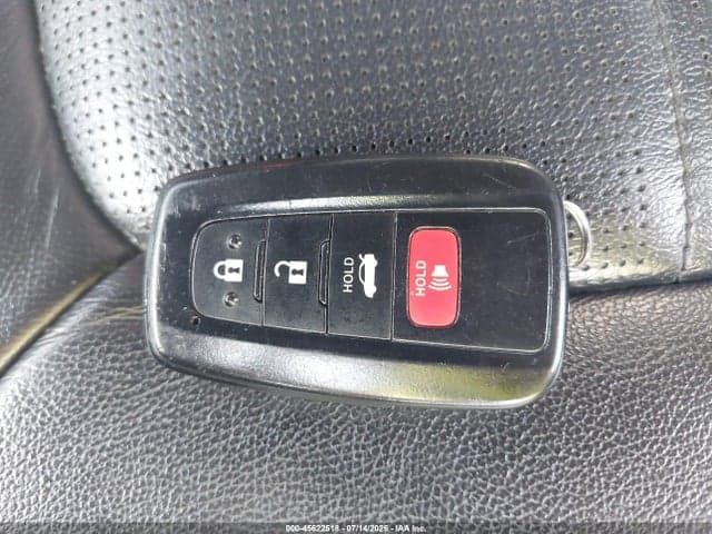 2019 TOYOTA CAMRY XLE V6 11