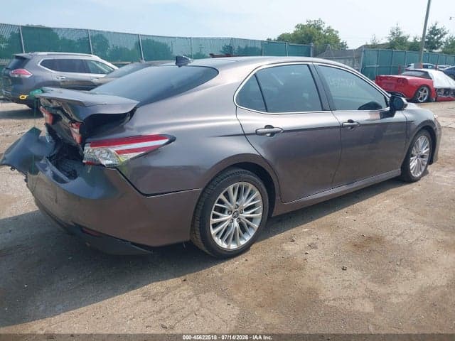 2019 TOYOTA CAMRY XLE V6 4