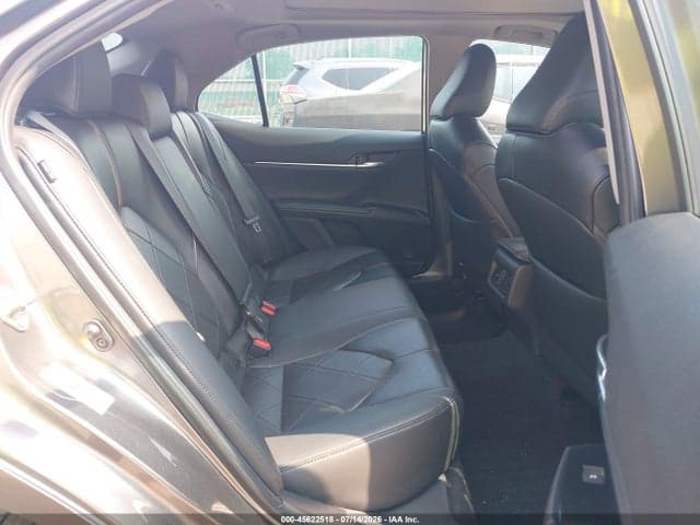 2019 TOYOTA CAMRY XLE V6 8