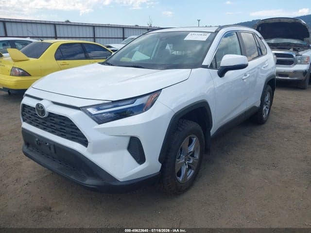 2022 TOYOTA RAV4 XLE 2
