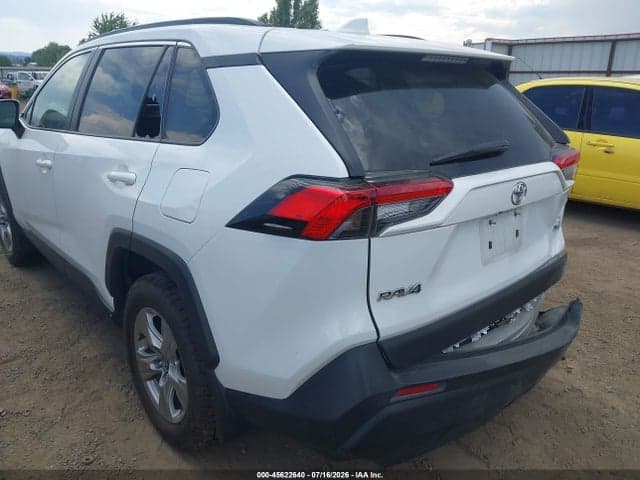 2022 TOYOTA RAV4 XLE 3