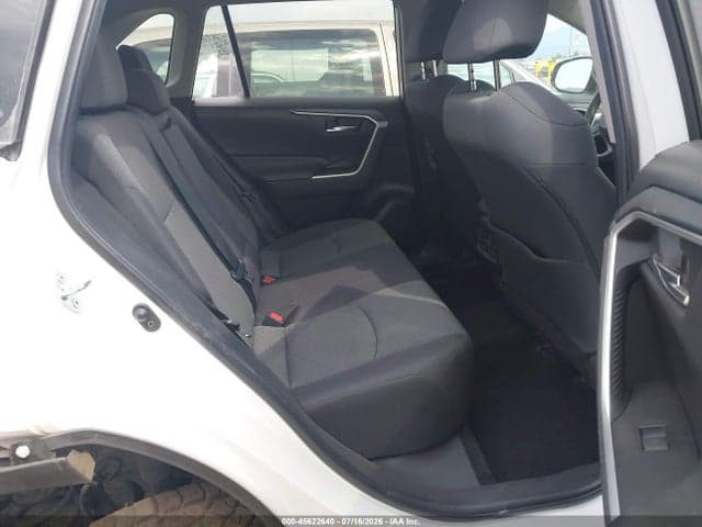 2022 TOYOTA RAV4 XLE 8
