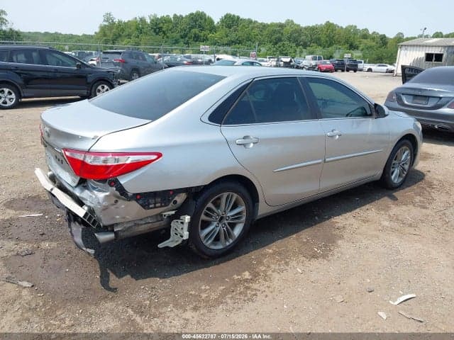 2017 TOYOTA CAMRY SE 4