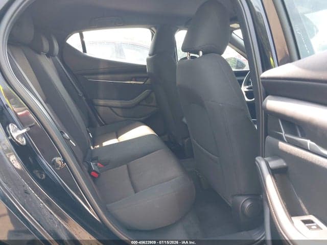 2022 MAZDA MAZDA3 2.5 S 8