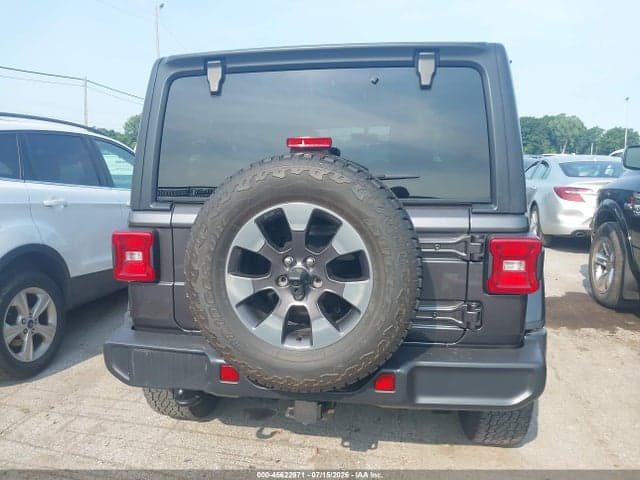 2018 JEEP WRANGLER UNLIMITED SAHARA 4X4 16