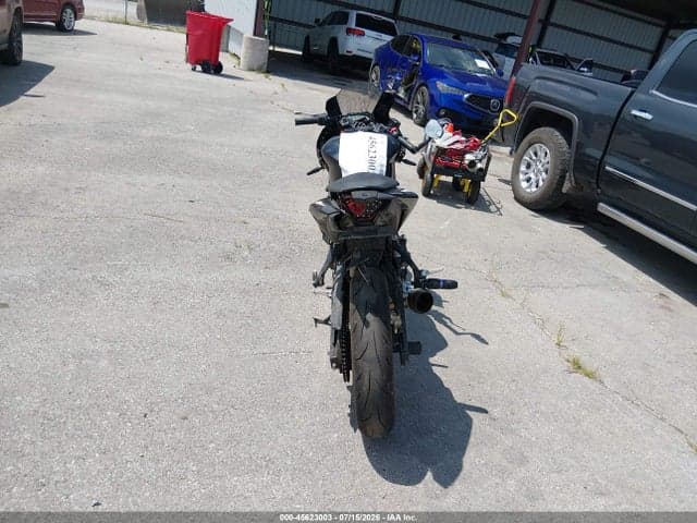 2020 YAMAHA YZFR3 A 6