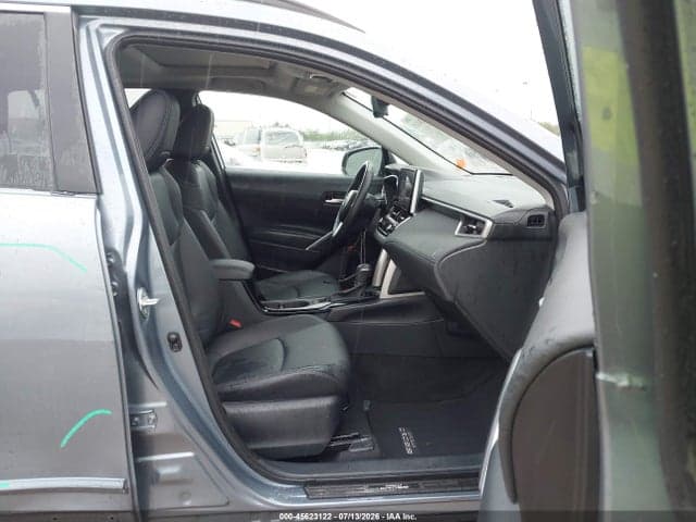 2024 TOYOTA COROLLA CROSS XLE 5