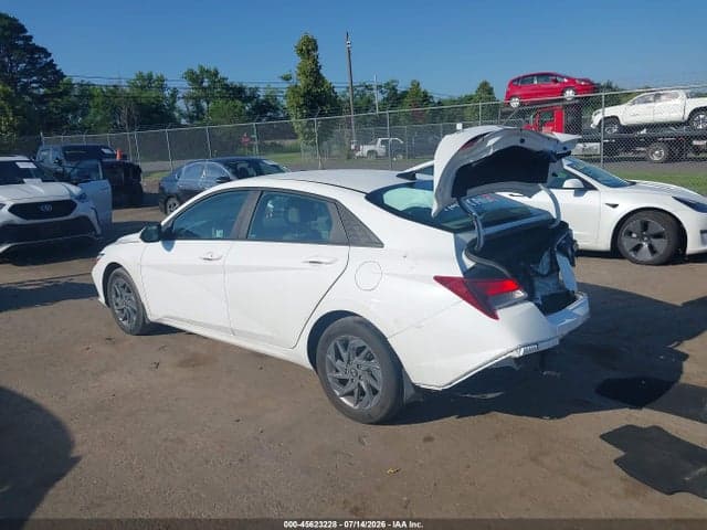 2024 HYUNDAI ELANTRA SEL 3