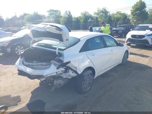 2024 HYUNDAI ELANTRA SEL 4