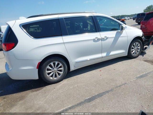 2017 CHRYSLER PACIFICA TOURING-L 4