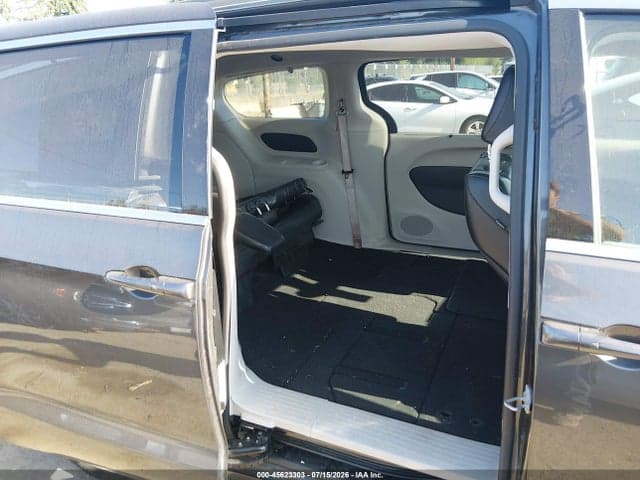 2021 CHRYSLER VOYAGER LXI 8