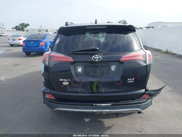 2018 TOYOTA RAV4 XLE 16