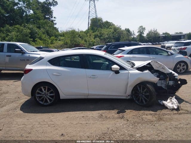 2018 MAZDA MAZDA3 TOURING 13