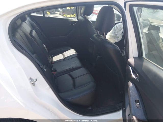 2018 MAZDA MAZDA3 TOURING 8