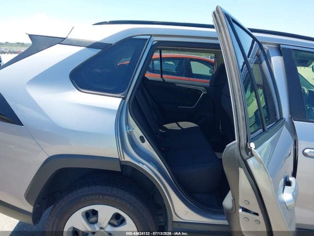 2019 TOYOTA RAV4 LE 8