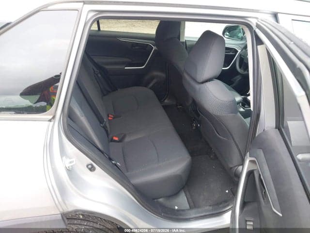 2019 TOYOTA RAV4 LE 8