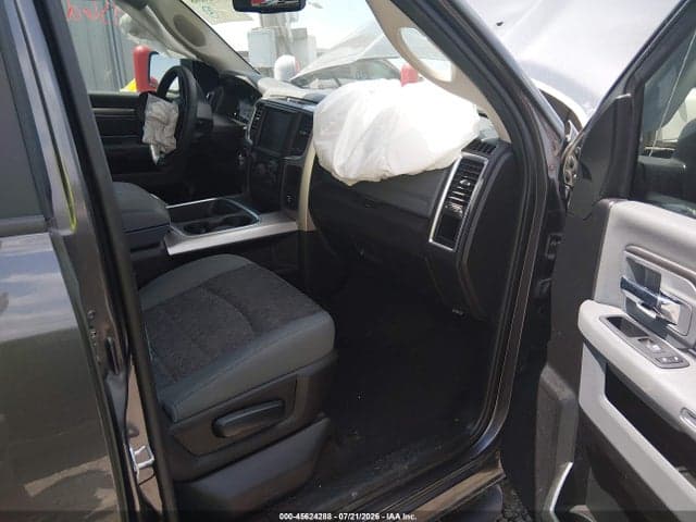 2019 RAM 1500 CLASSIC WARLOCK 4X2 6'4 BOX 5