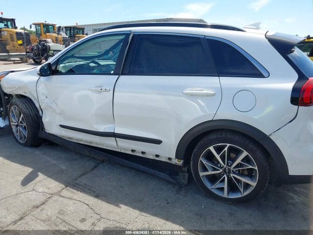 2022 KIA NIRO TOURING SE 14