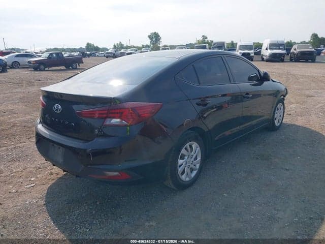 2019 HYUNDAI ELANTRA SE 4