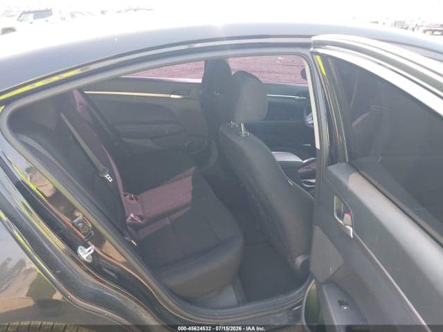 2019 HYUNDAI ELANTRA SE 8