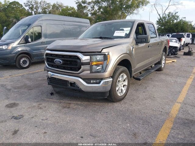 2023 FORD F-150 XLT 2