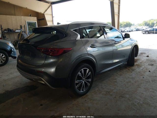 2017 INFINITI QX30 PREMIUM 4
