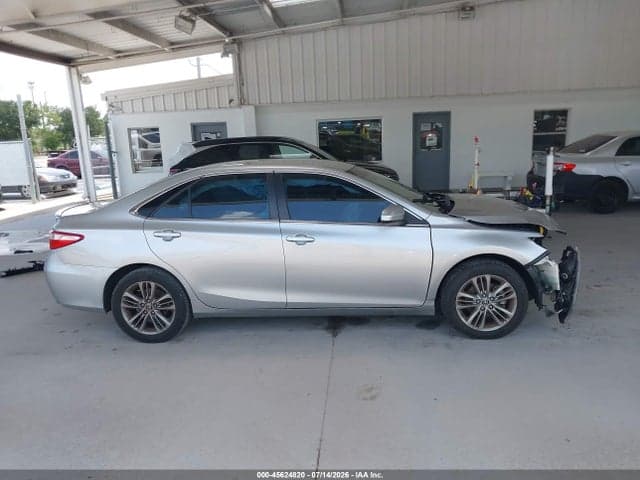 2017 TOYOTA CAMRY SE 14